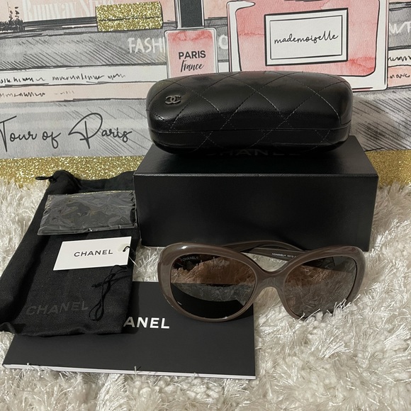 CHANEL - Picture 1 of 12